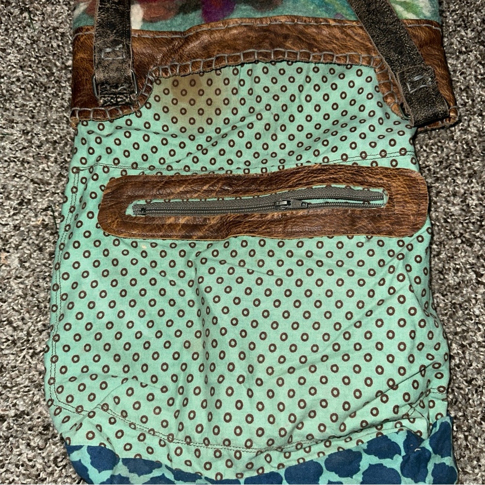 Urban Gypsy Floral Felt Crossbody Purse with Bird Motif - Picture 8 of 10